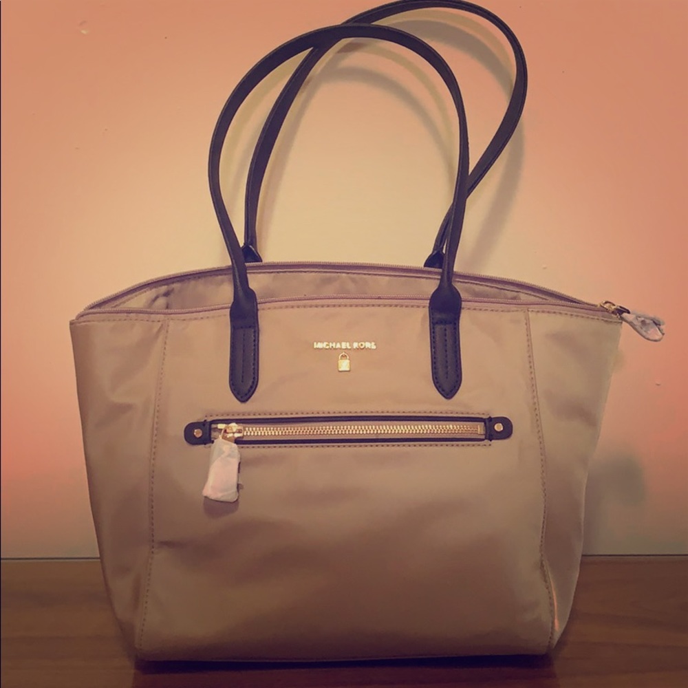 Michael Kors Nylon Kelsey Truffle MD TZ TOTE
